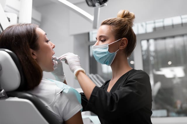 Dentista de mascara